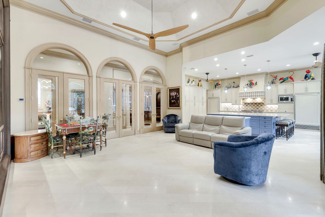 683 Hickory Rd, Naples, FL 34108