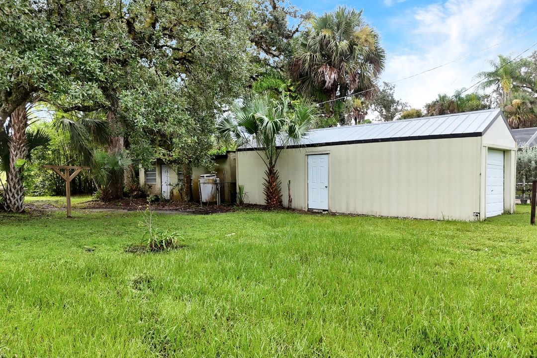 18200 Elmwood Dr, Alva, FL 33920