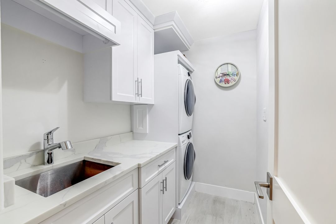 8828 Ventura Way, Naples, FL 34109