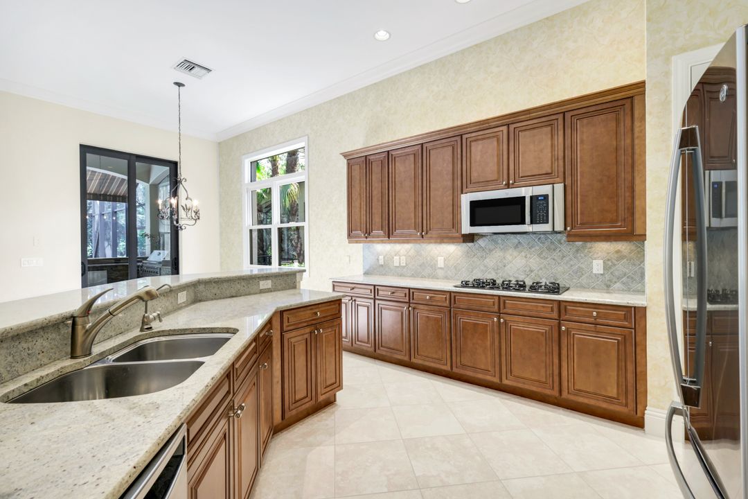 16834 Cabreo Dr, Naples, FL 34110