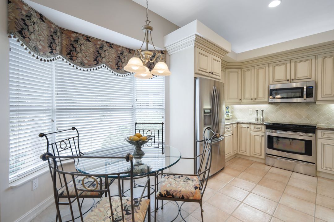 1880 Les Chateaux Blvd #201, Naples, FL 34109