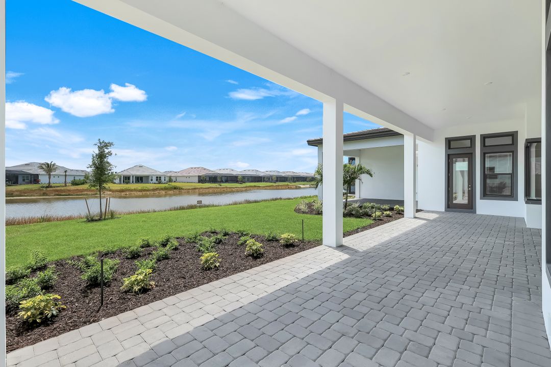 15460 Turin Dr, Naples, FL 34114