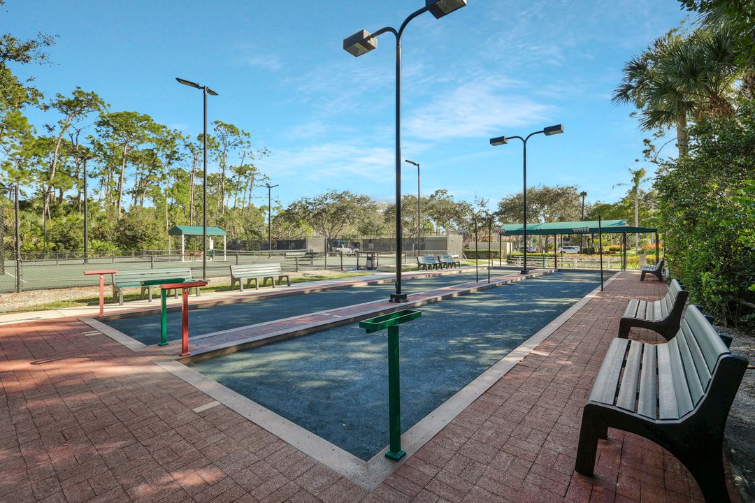 5852 Northridge Dr, Naples, FL 34110