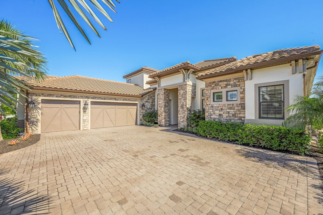 9071 Sorreno Ct, Naples, FL 34119