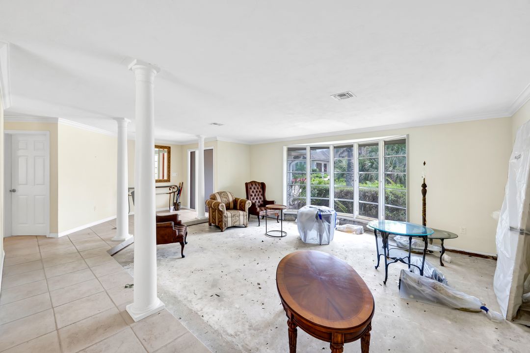 529 Neapolitan Way, Naples, FL 34103