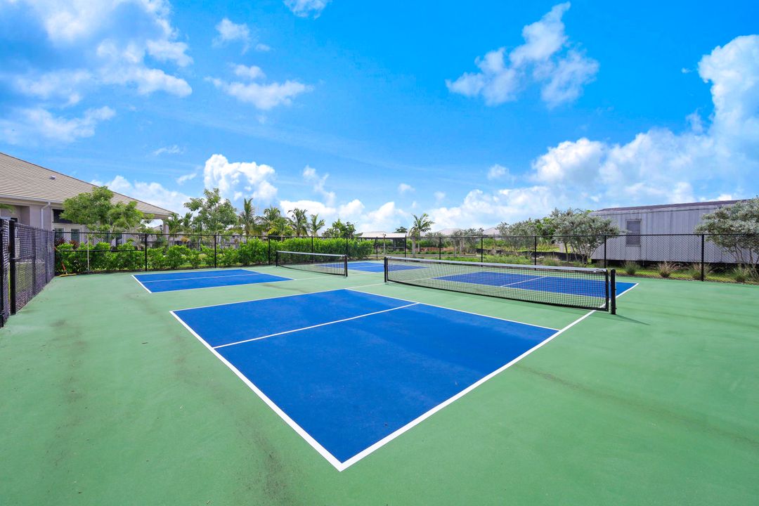 250 Indies Dr E  #202, Naples, FL 34114