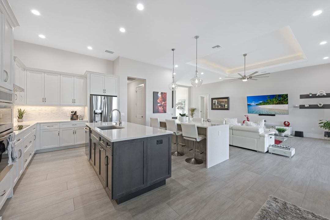 5317 SW 8th Pl, Cape Coral, FL 33914