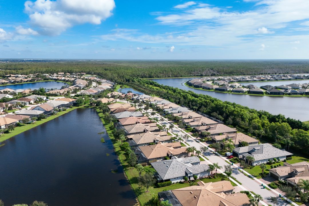 7659 Jacaranda Ln, Naples, FL 34114