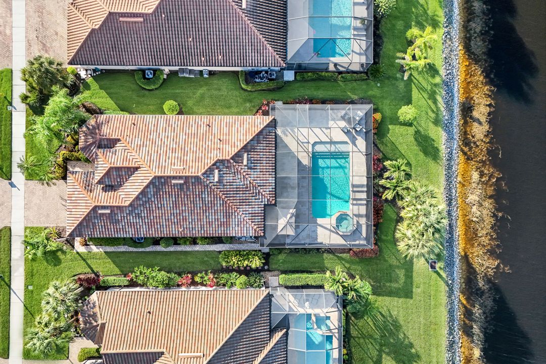 9103 Graphite Cir, Naples, FL 34120