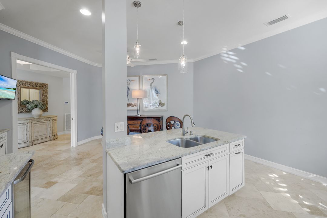 1840 Les Chateaux Blvd #4-201, Naples, FL 34109