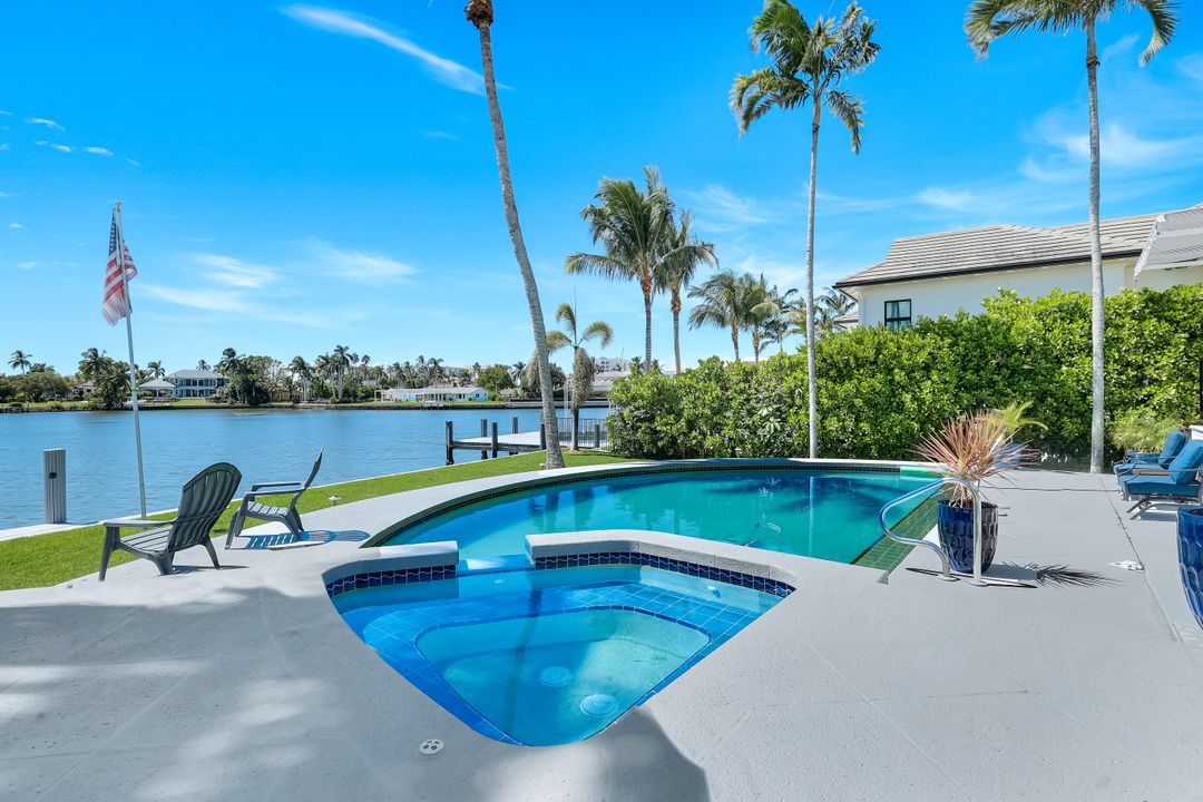 400 Springline Dr, Naples, FL 34102