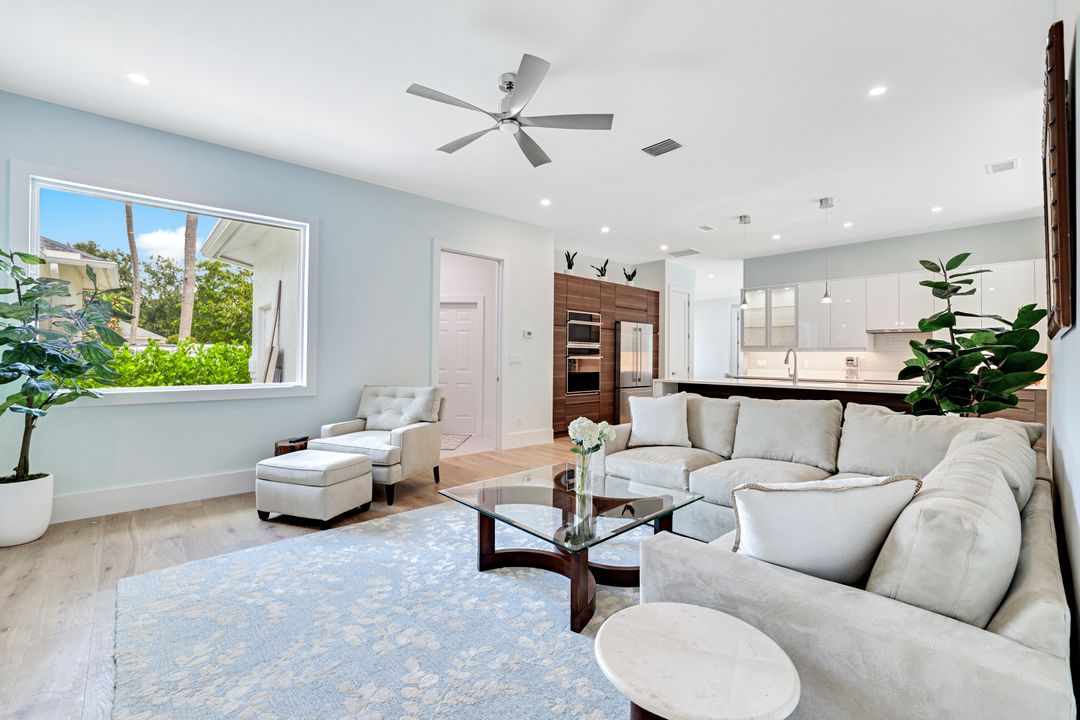 2515 Royal Palm Ct, Naples, FL 34103