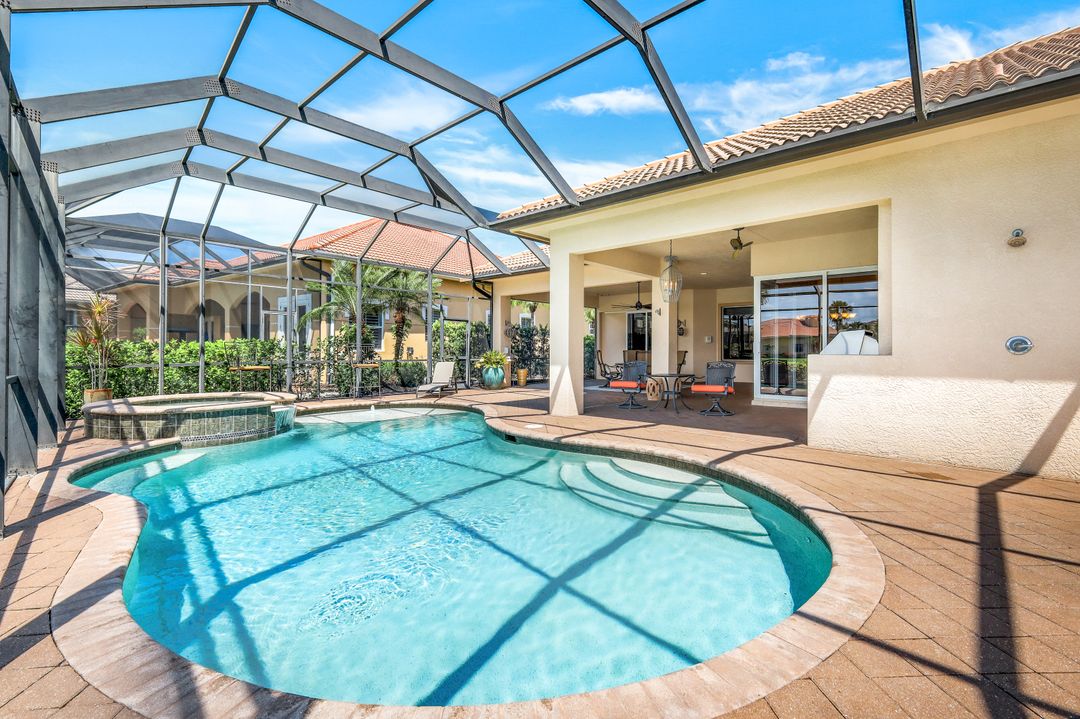 5742 Hammock Isles Dr, Naples, FL 34119