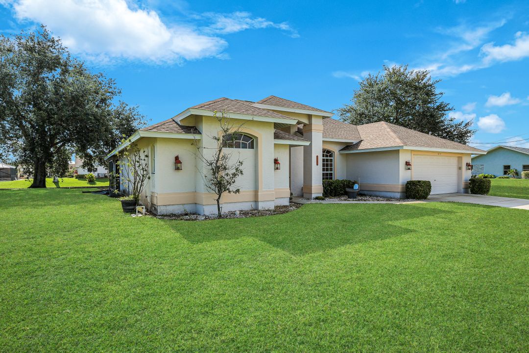 615 SE 19th Ct, Cape Coral, FL 33990