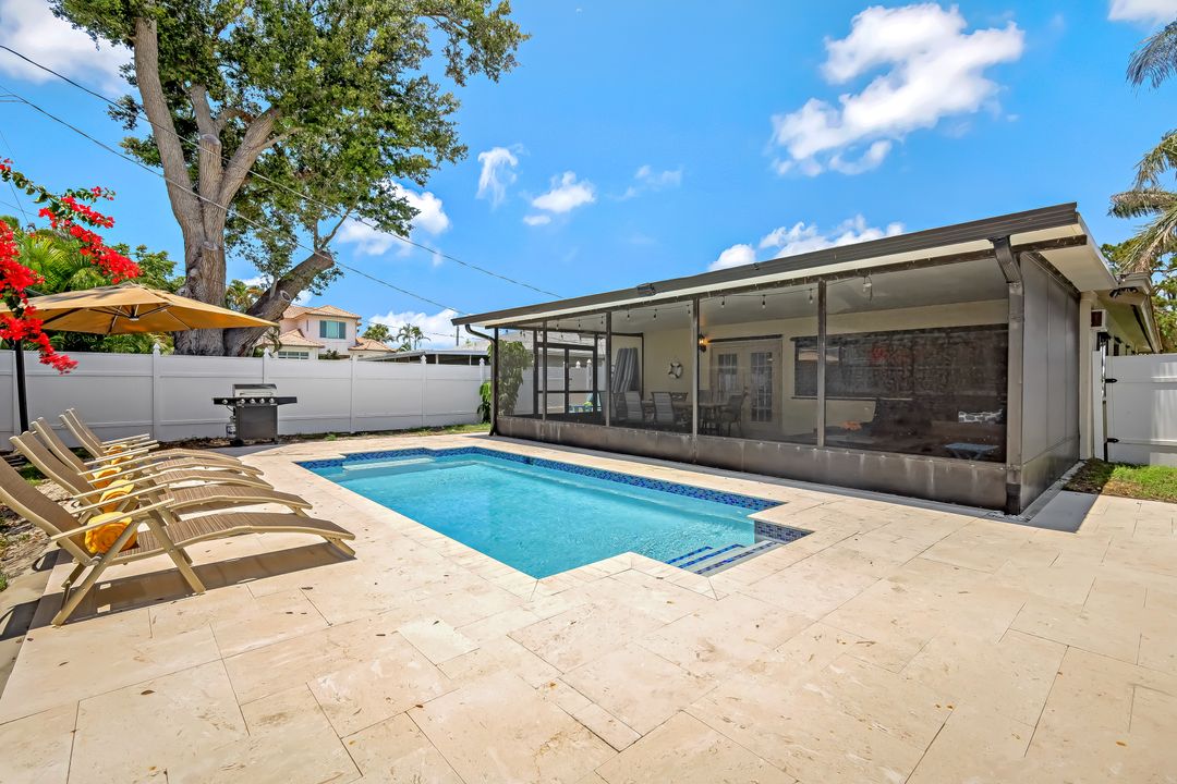 522 94th Ave N, Naples, FL 34108