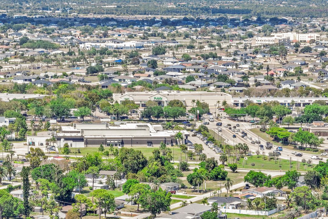 1913 NE 4th Ter, Cape Coral, FL 33909