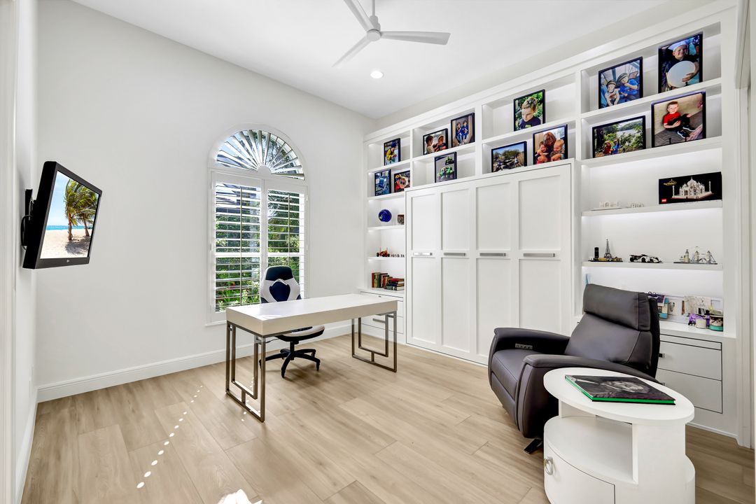 5746 Hammock Isles Dr, Naples, FL 34119