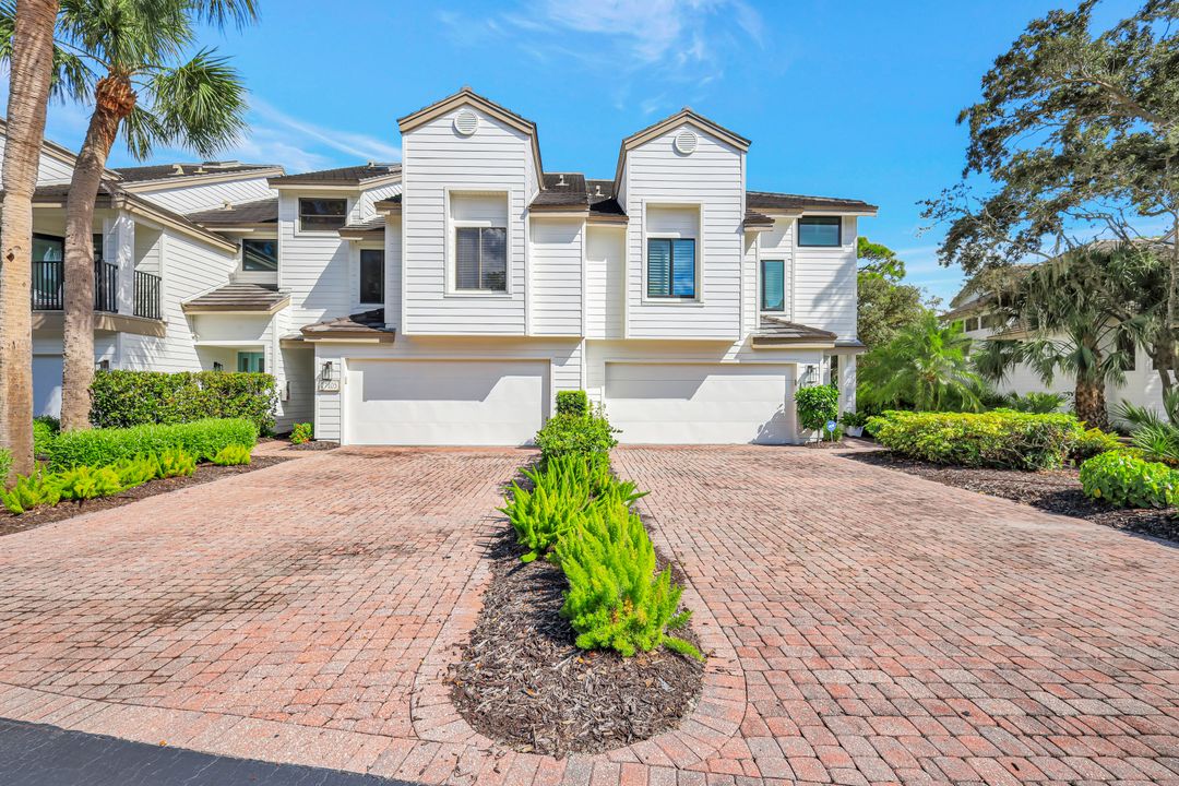 27105 Oakwood Lake Dr, Bonita Springs, FL 34134