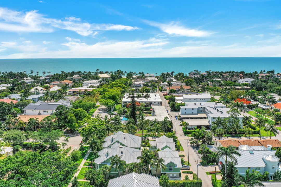 331 3rd Ave S #4, Naples, FL 34102