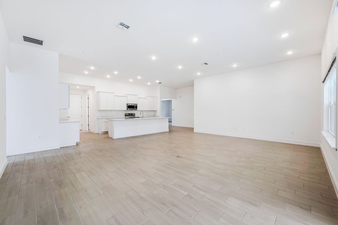 2614 54th Ave NE, Naples, FL 34120