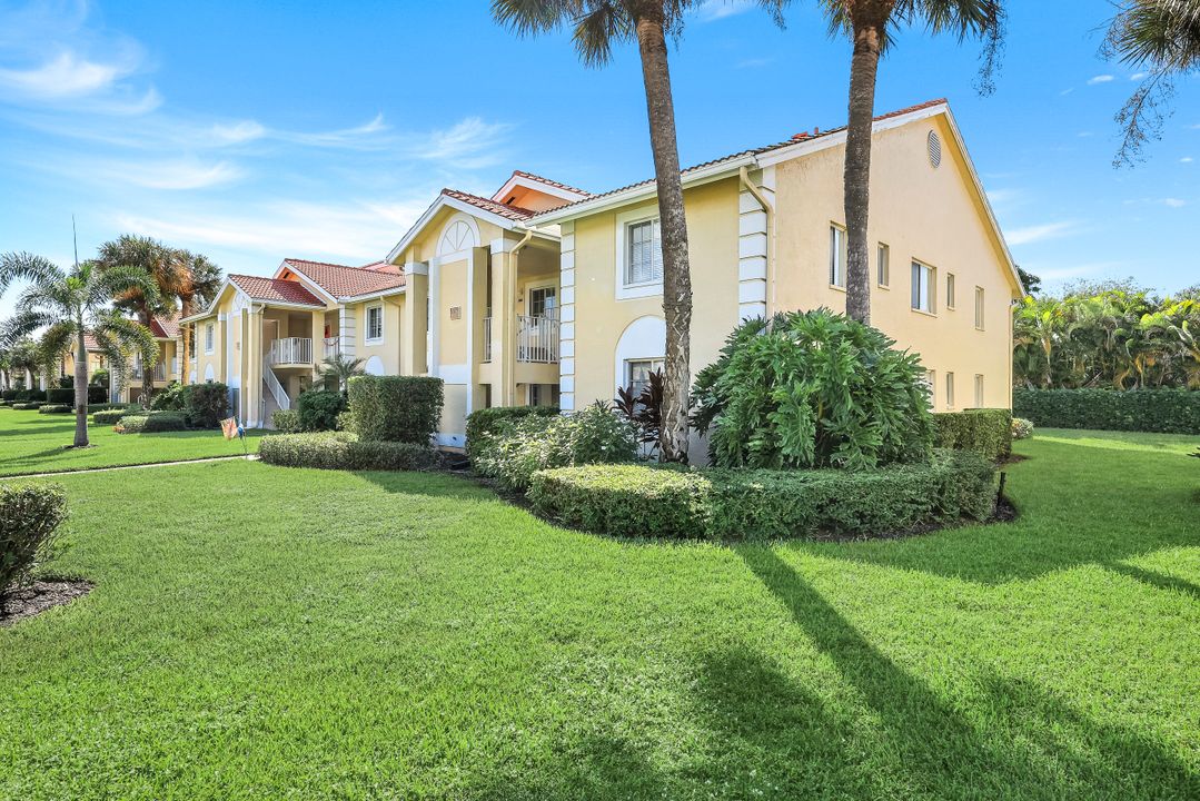 7767 Jewel Ln #203, Naples, FL 34109
