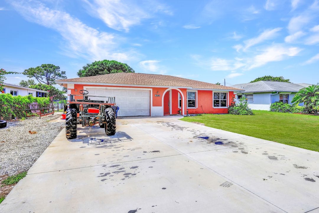 736 96th Ave N, Naples, FL 34108