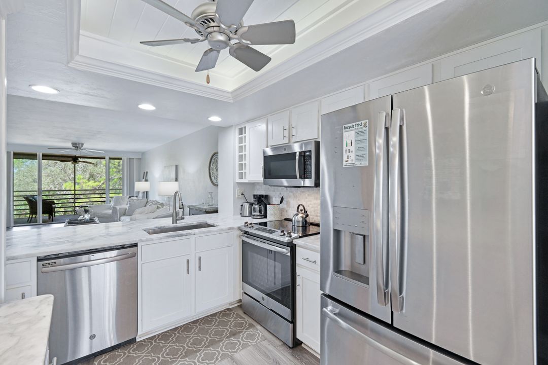 15191 Cedarwood Ln, Naples, FL 34110