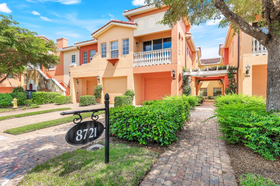 8721 Piazza Del Lago Cir #203, Estero, FL 33928