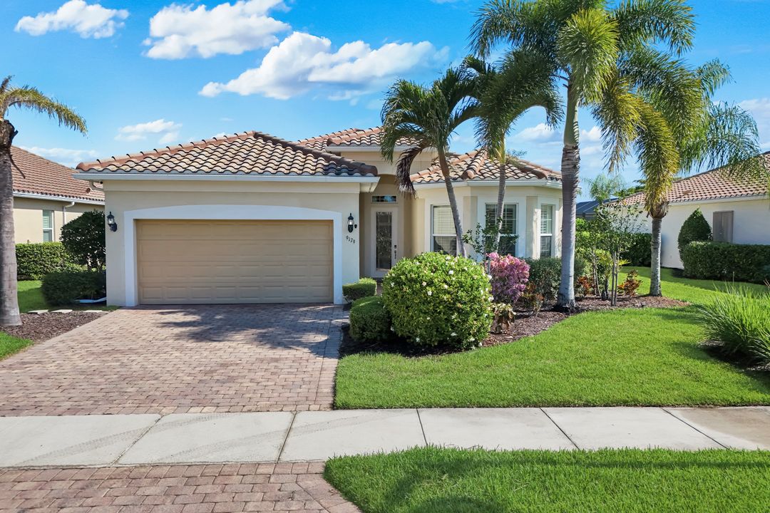 9179 Flint Ct, Naples, FL 34120