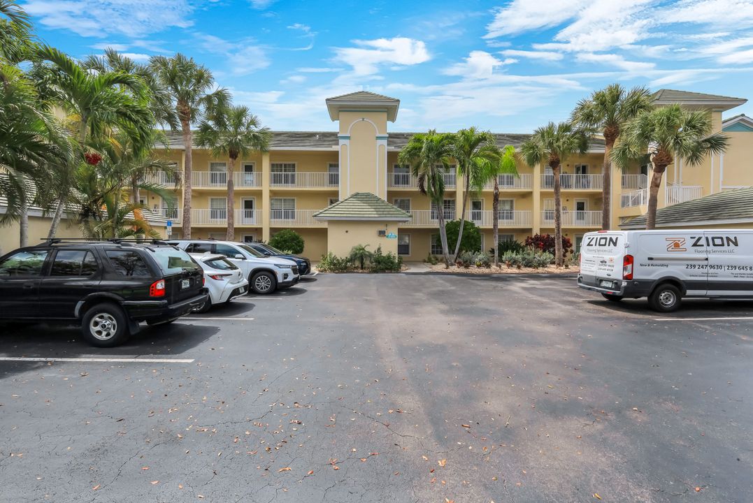 15495 Cedarwood Ln #204, Naples, FL 34110