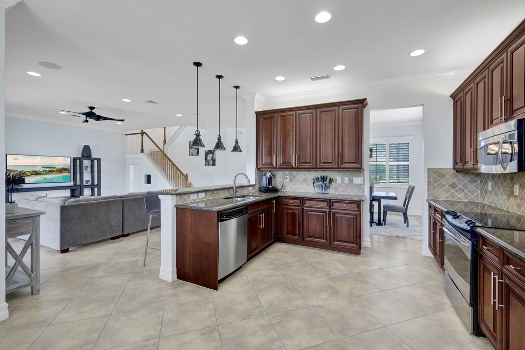 6795 Del Mar Terrace, Naples, FL 34105