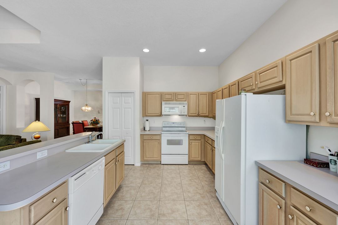 818 Grafton Ct, Naples, FL 34104