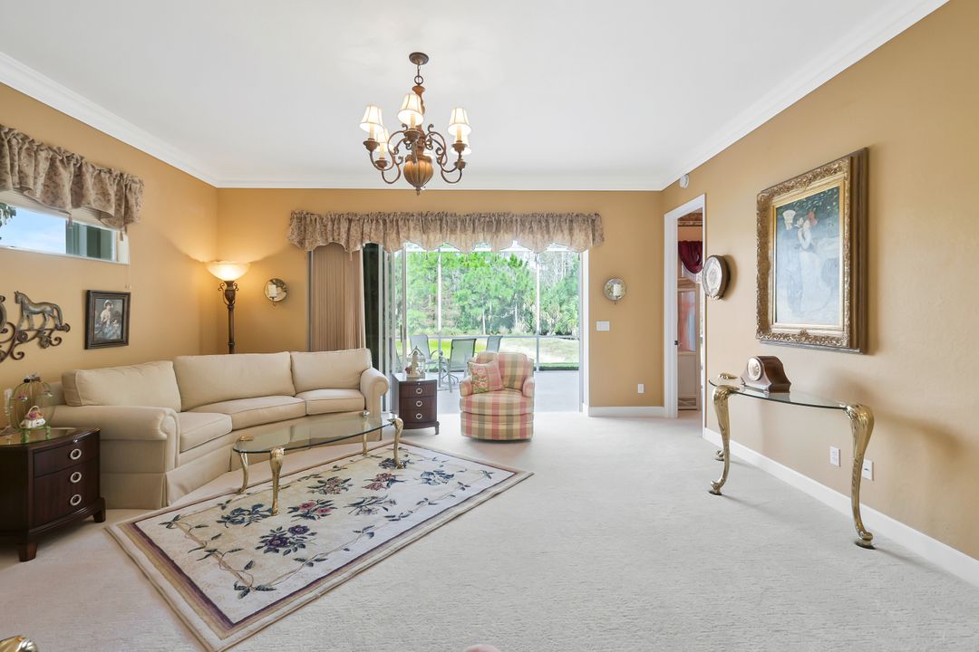 5852 Northridge Dr, Naples, FL 34110