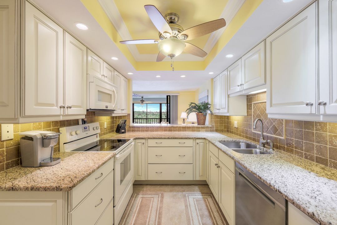 7119 Lakeridge View Court #Unit 303, Fort Myers, FL 33907