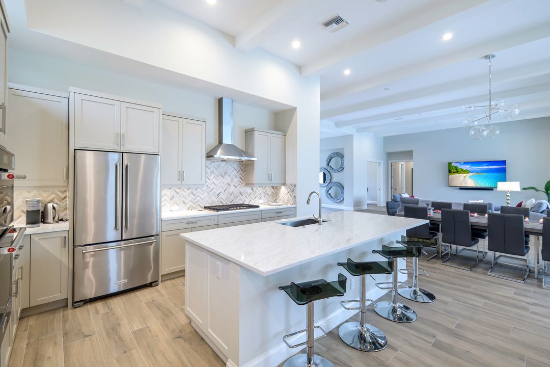 16724 Enclave Cir, Naples, FL 34110