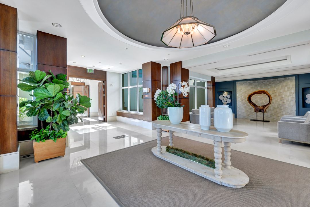 285 Grande Way #903, Naples, FL 34110