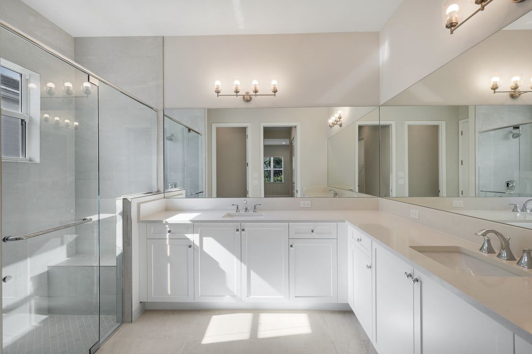 2565 Kingfisher Dr, Naples, FL 34112