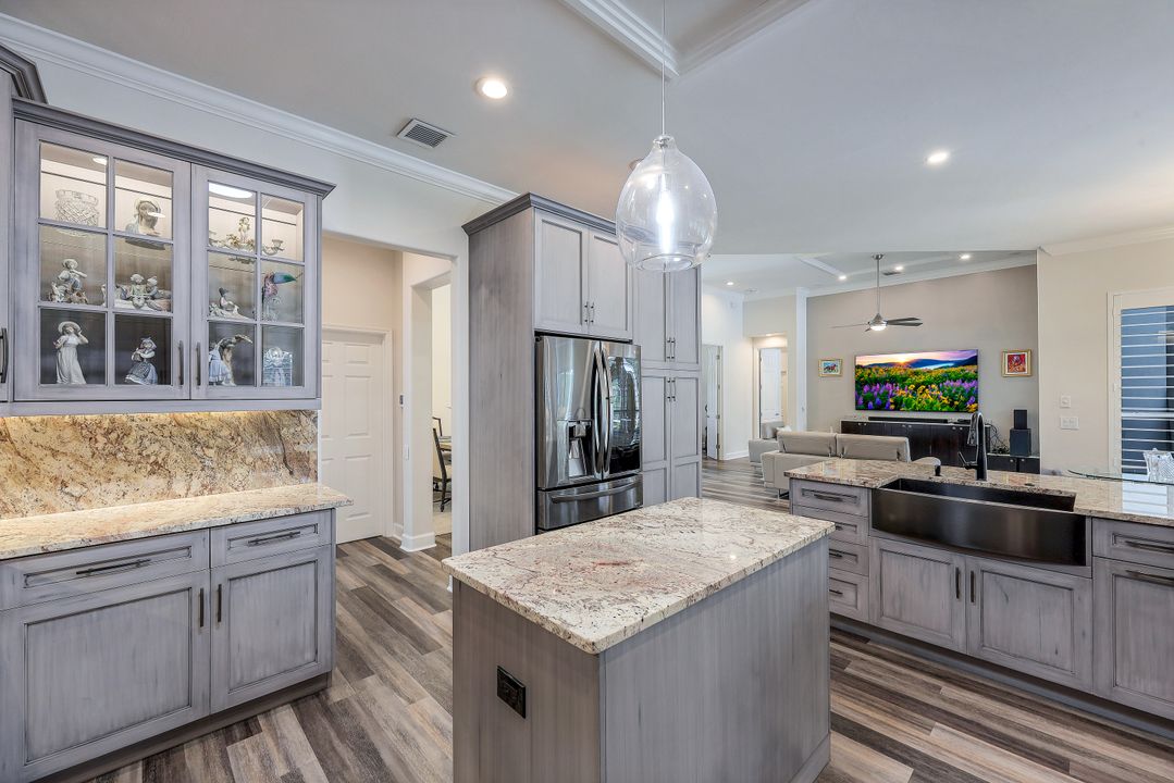 8392 Northhampton Ct, Naples, FL 34120