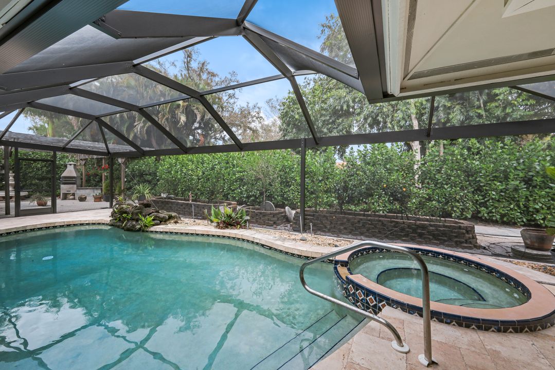 730 Bay Tree Ct, Naples, FL 34108