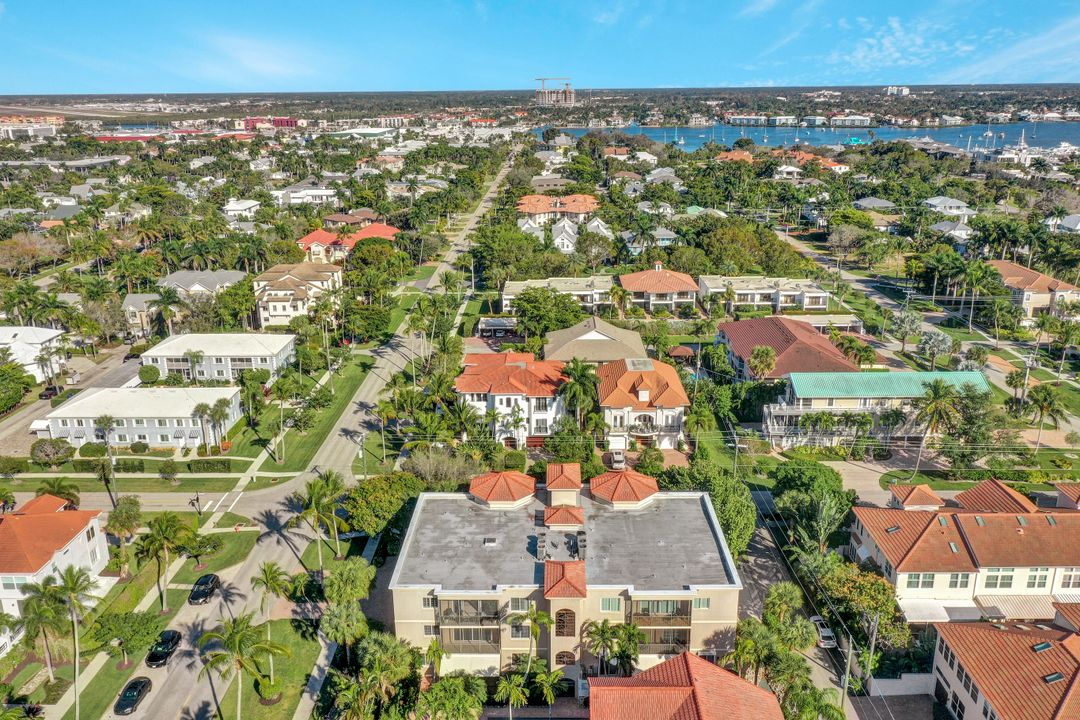 1006 5th St S, Naples, FL 34102