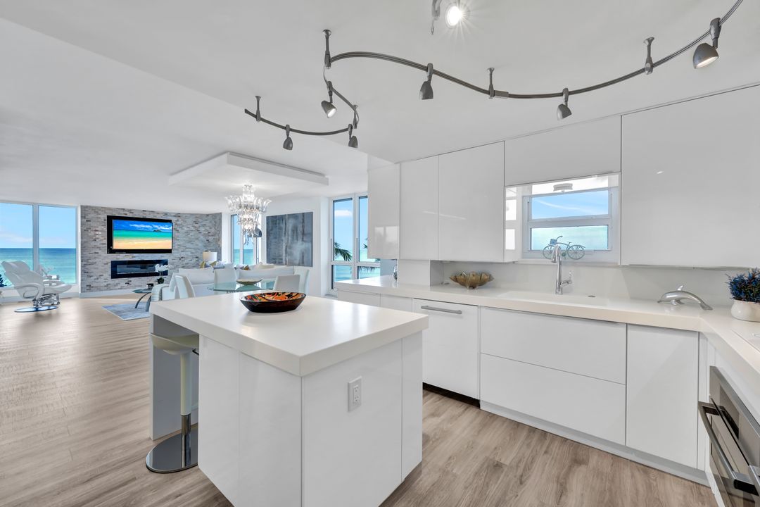 3115 Gulf Shore Blvd N #205-S, Naples, FL 34103