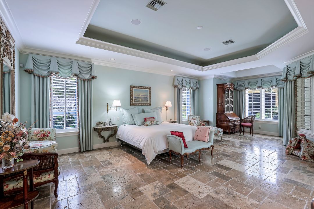 266 15th Ave S, Naples, FL 34102