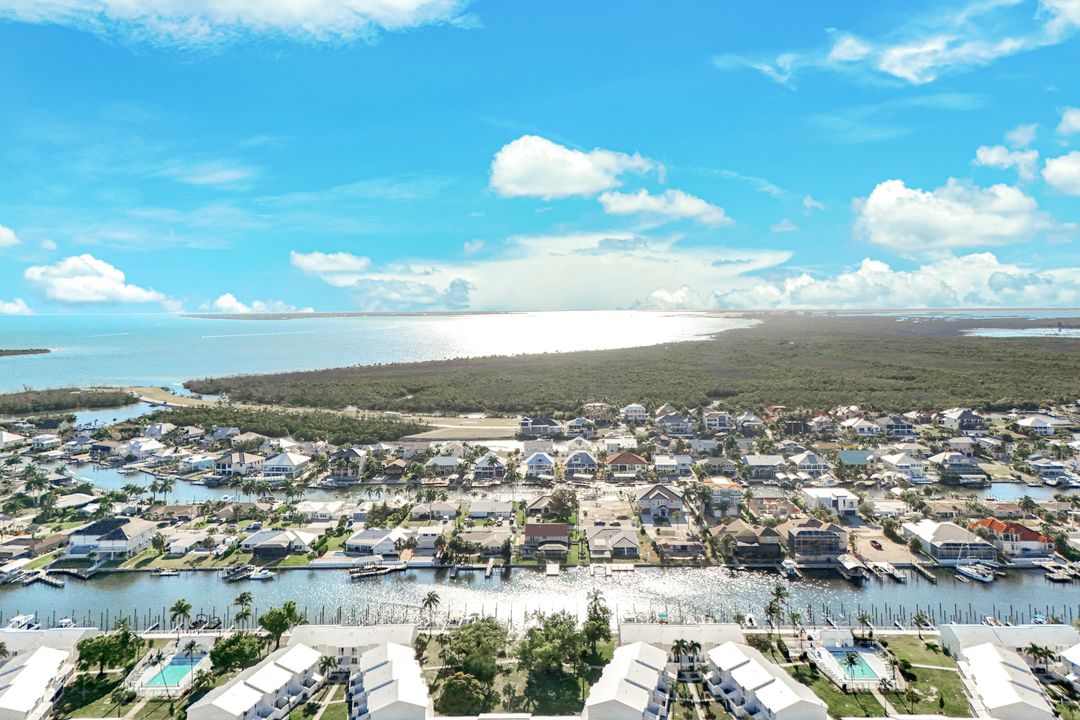 18323 Cutlass Dr, Fort Myers Beach, FL 33931