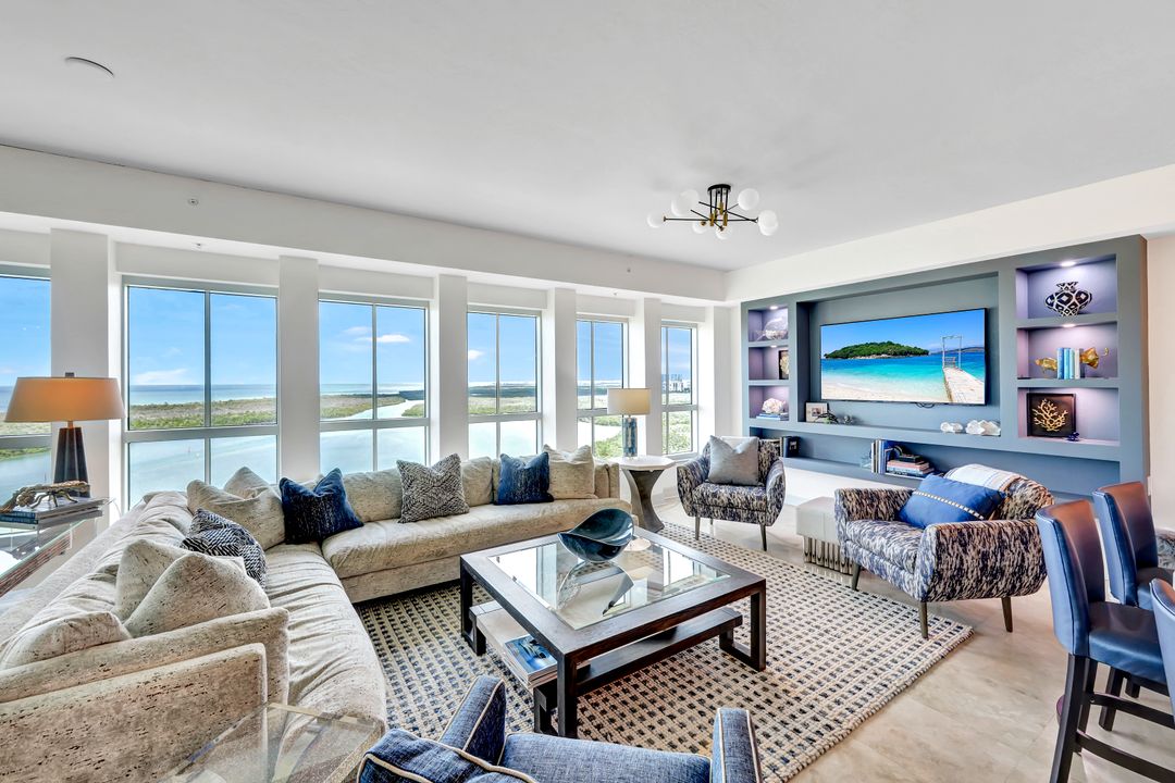 295 Grande Way #1403, Naples, FL 34110