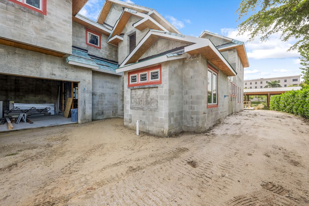 1382 2nd Ave S, Naples, FL 34102