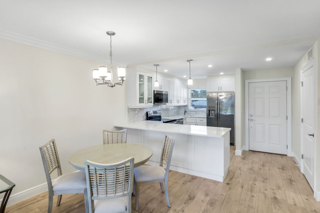 9 High Point Cir N #208, Naples, FL 34103