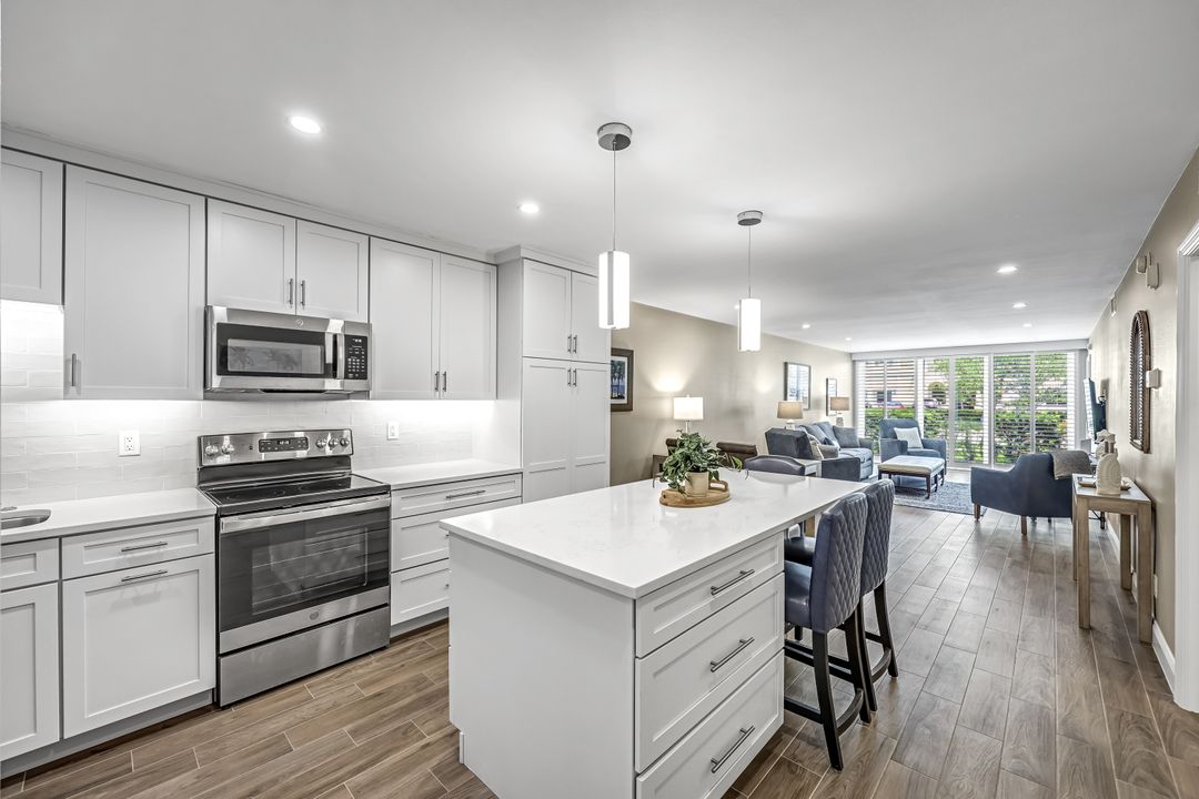 232 Banyan Blvd, Naples, FL 34102