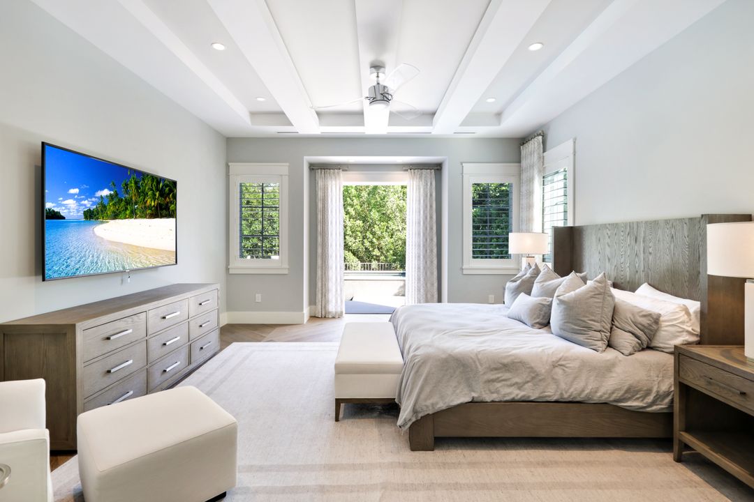91 14th St S, Naples, FL 34102