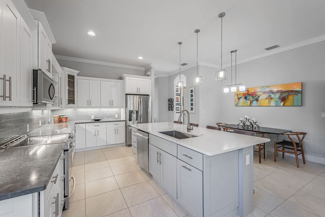 838 95th Ave N, Naples, FL 34108