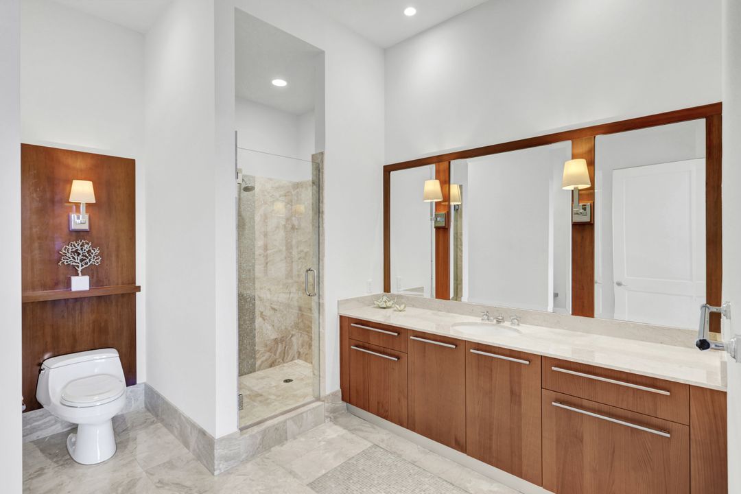 13675 Vanderbilt Dr #210, Naples, FL 34110